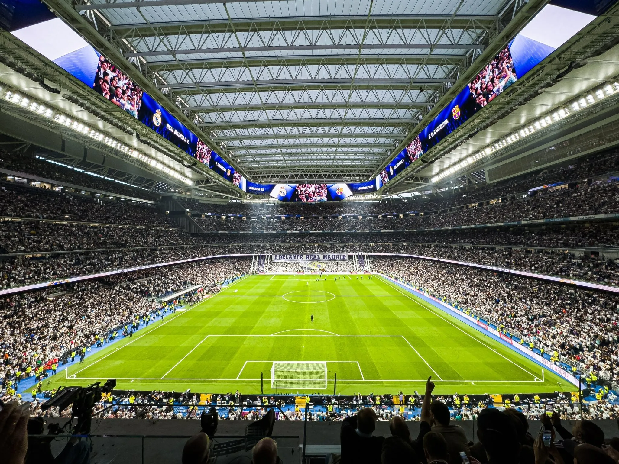 Best Seats at the Bernabéu: Viewing Angles, Tactical Elevation, Atmosphere vs Comfort and Photo Geometry